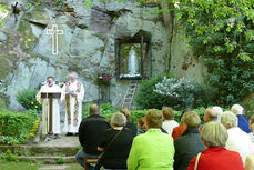 Maiandacht mit Krönung der Fatima-Madonna in Naumburg (Foto: Karl-Franz Thiede)